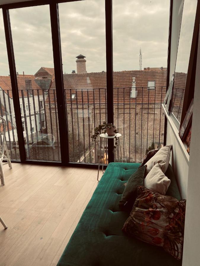 Lichtrijke loft bij restaurant Den Olifant Appartement Ieper Buitenkant foto