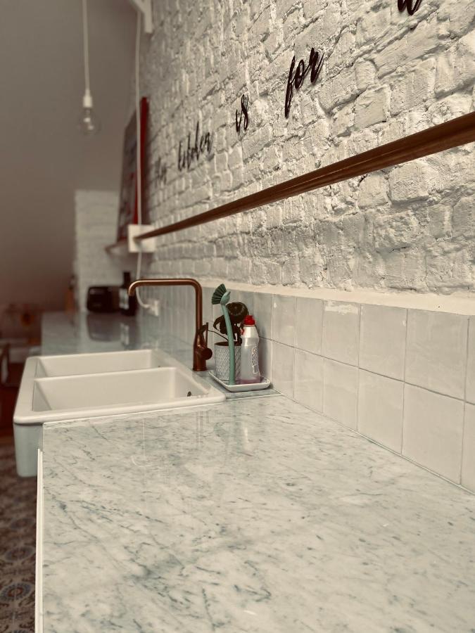 Lichtrijke loft bij restaurant Den Olifant Appartement Ieper Buitenkant foto