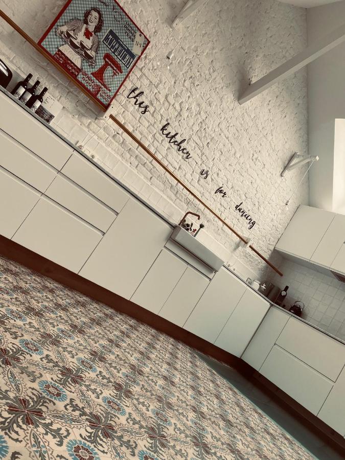 Lichtrijke loft bij restaurant Den Olifant Appartement Ieper Buitenkant foto
